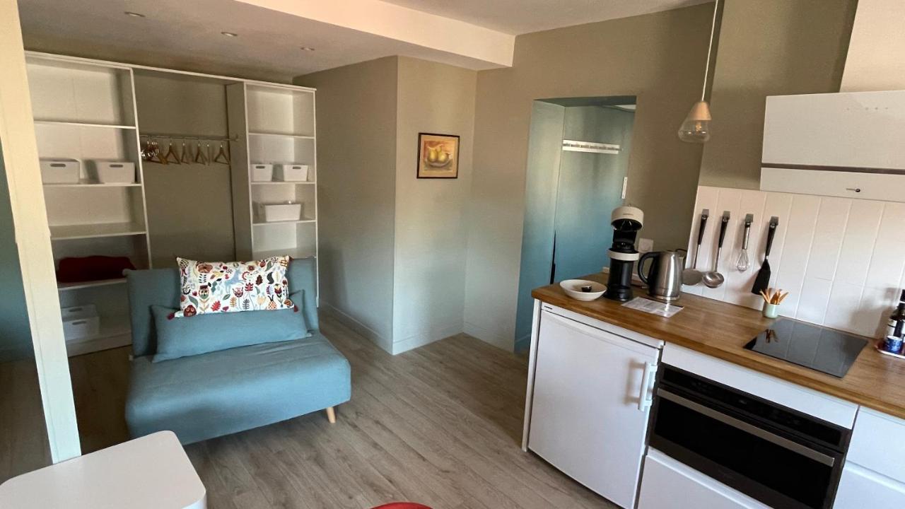 Appartement Au Cœur Du Vieux Au Calme Rénové Climatisé Confortable étage élevé Avec Ascenseur Proche Parking Et Toutes Commodités